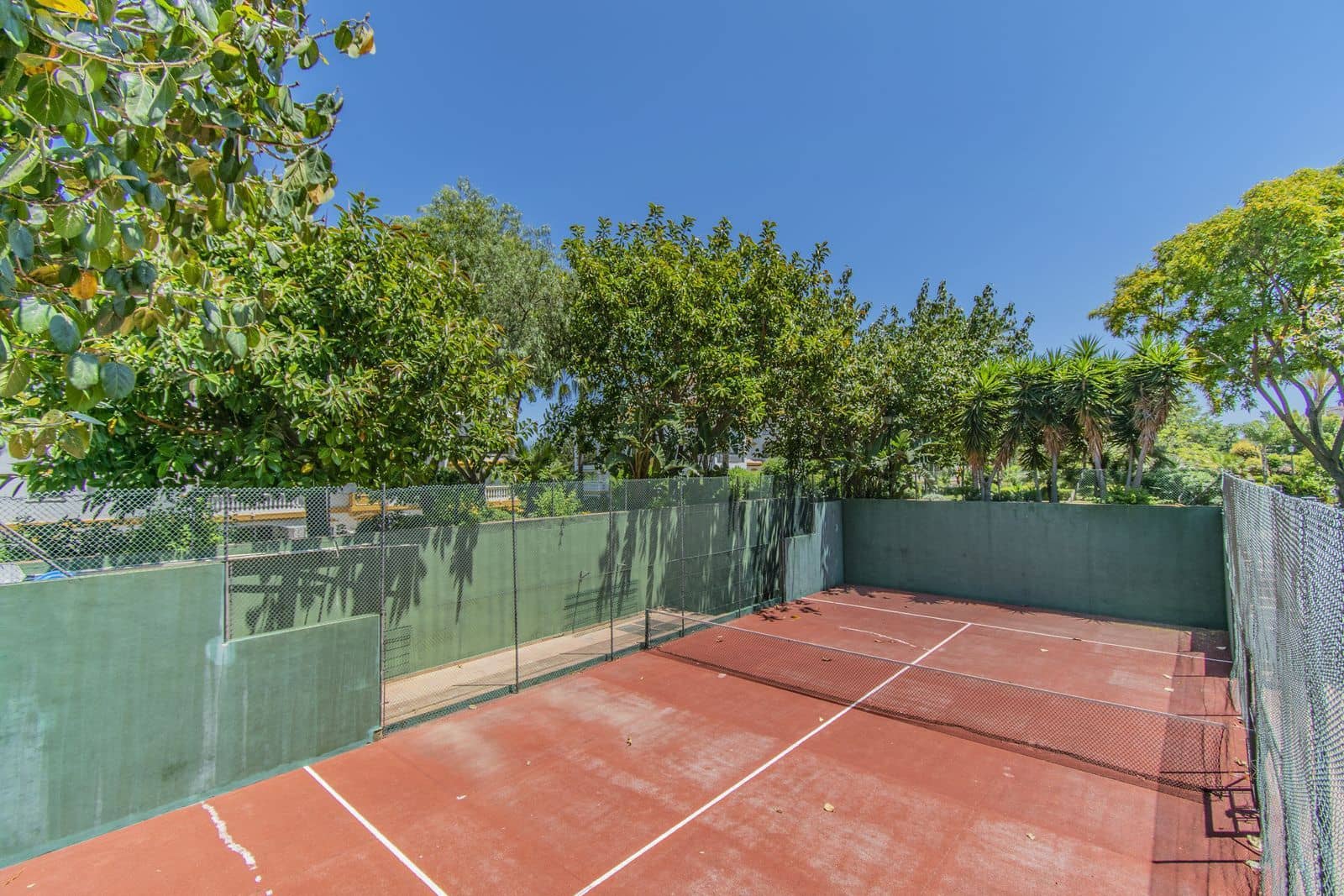 4 slaapkamer Appartement te koop in Nueva Andalucia met zwembad garage - € 580.000 (Ref: 7731681)