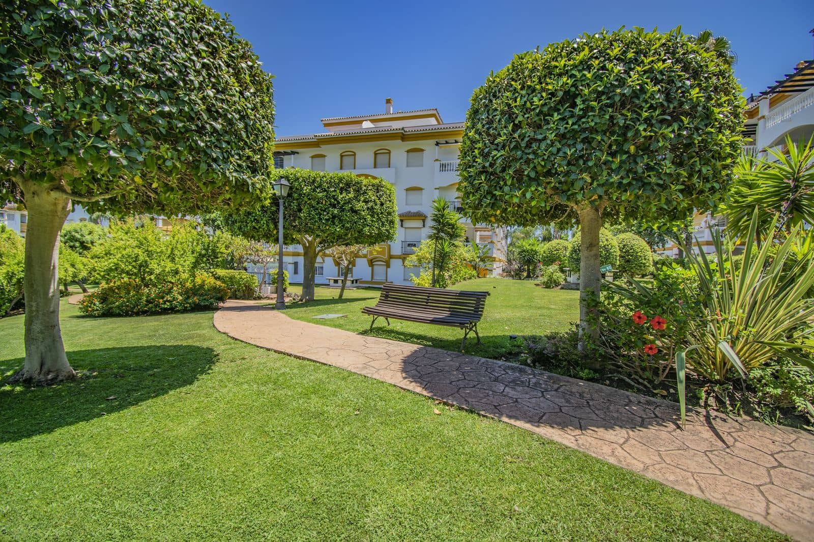 4 slaapkamer Appartement te koop in Nueva Andalucia met zwembad garage - € 580.000 (Ref: 7731681)