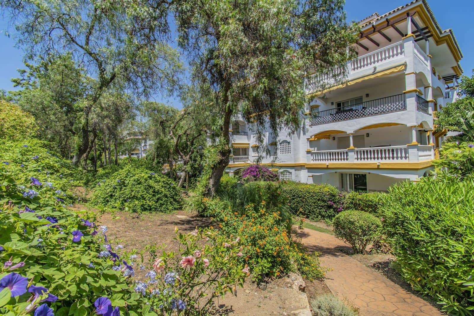 4 slaapkamer Appartement te koop in Nueva Andalucia met zwembad garage - € 580.000 (Ref: 7731681)