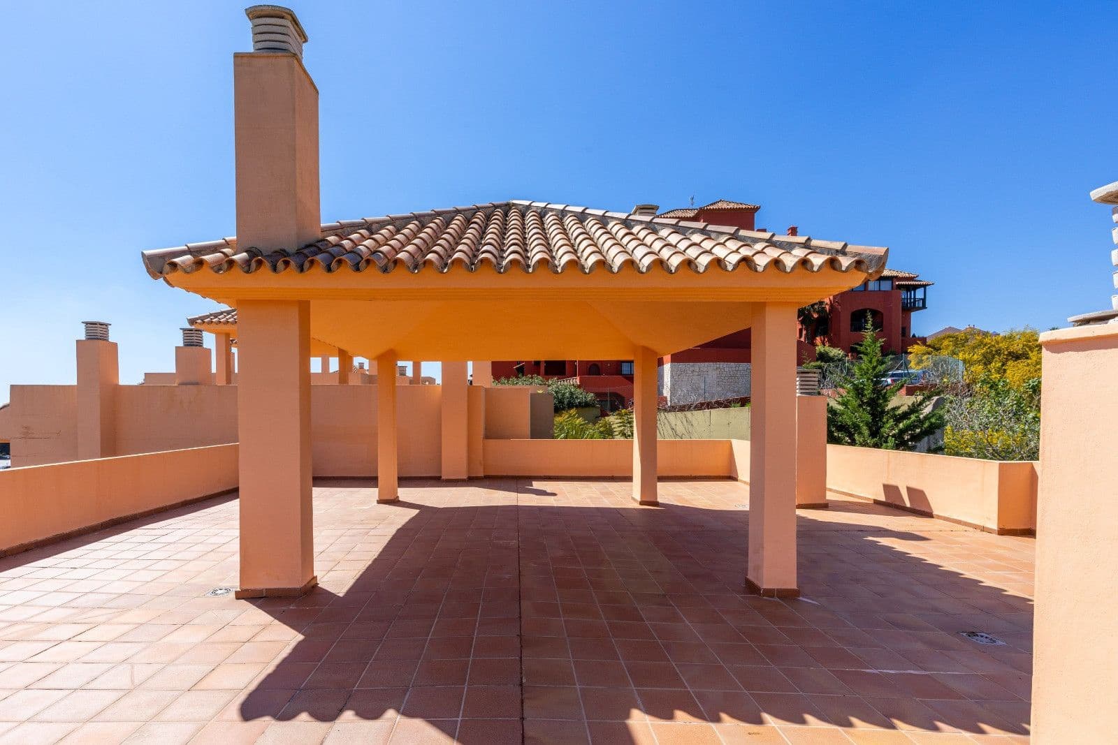 3 slaapkamer Penthouse te koop in Calahonda met zwembad garage - € 595.000 (Ref: 7747634)