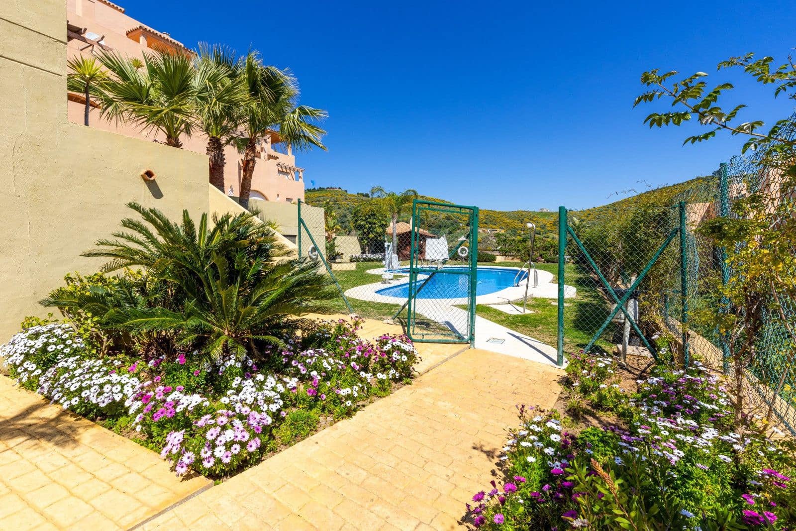 3 slaapkamer Penthouse te koop in Calahonda met zwembad garage - € 595.000 (Ref: 7747634)