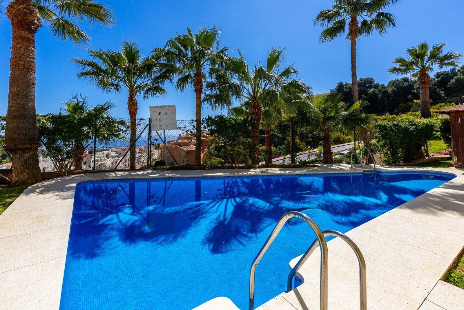 3 slaapkamer Penthouse te koop in Calahonda met zwembad garage - € 595.000 (Ref: 7747634)