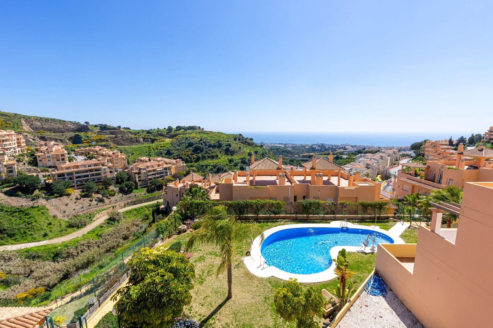 3 slaapkamer Penthouse te koop in Calahonda met zwembad garage - € 595.000 (Ref: 7747634)