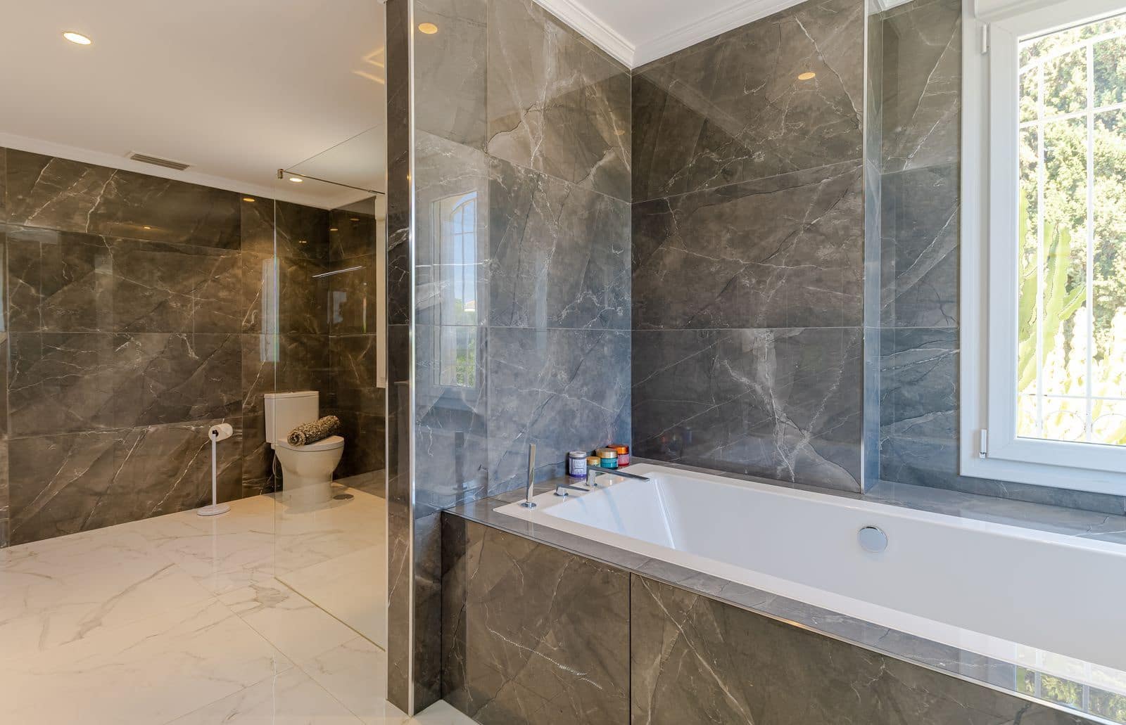 4 soveværelse Villa til salg i Benahavis med swimmingpool garage - € 1.849.999 (Ref: 7758637)