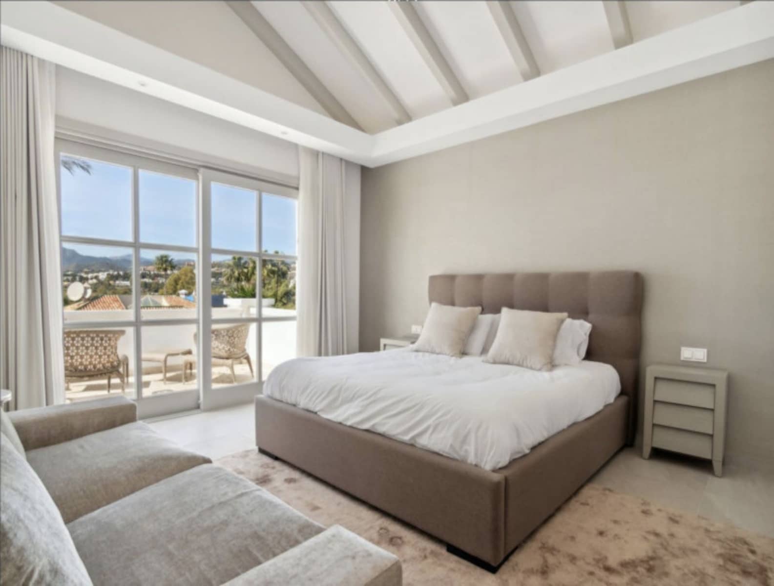 6 slaapkamer Villa te koop in Nueva Andalucia met zwembad garage - € 3.700.000 (Ref: 7762112)