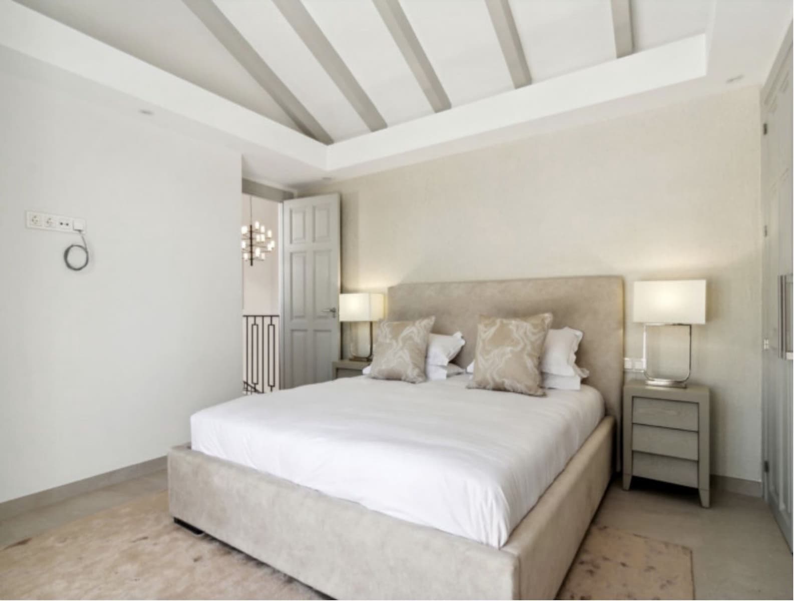 6 slaapkamer Villa te koop in Nueva Andalucia met zwembad garage - € 3.700.000 (Ref: 7762112)