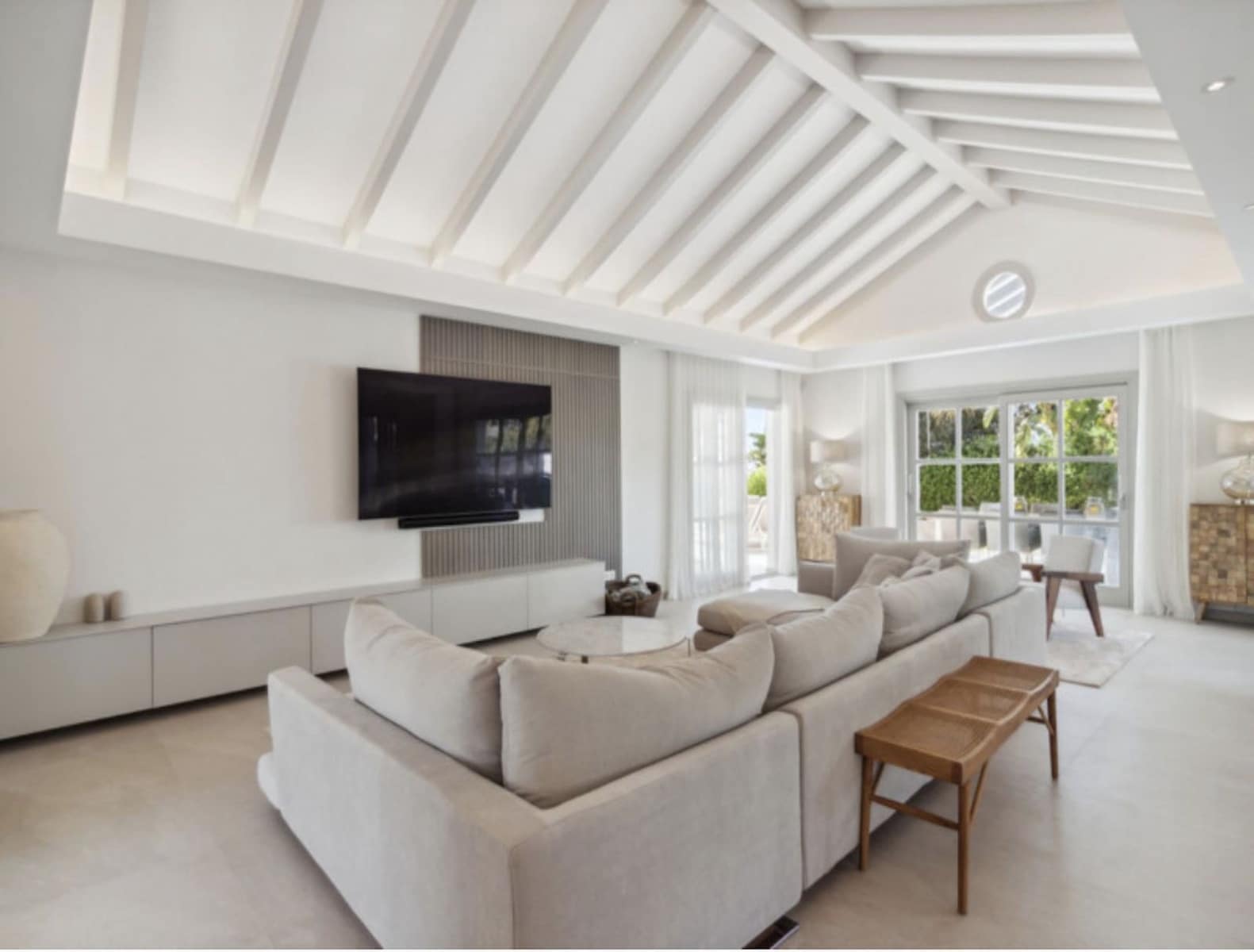 6 slaapkamer Villa te koop in Nueva Andalucia met zwembad garage - € 3.700.000 (Ref: 7762112)