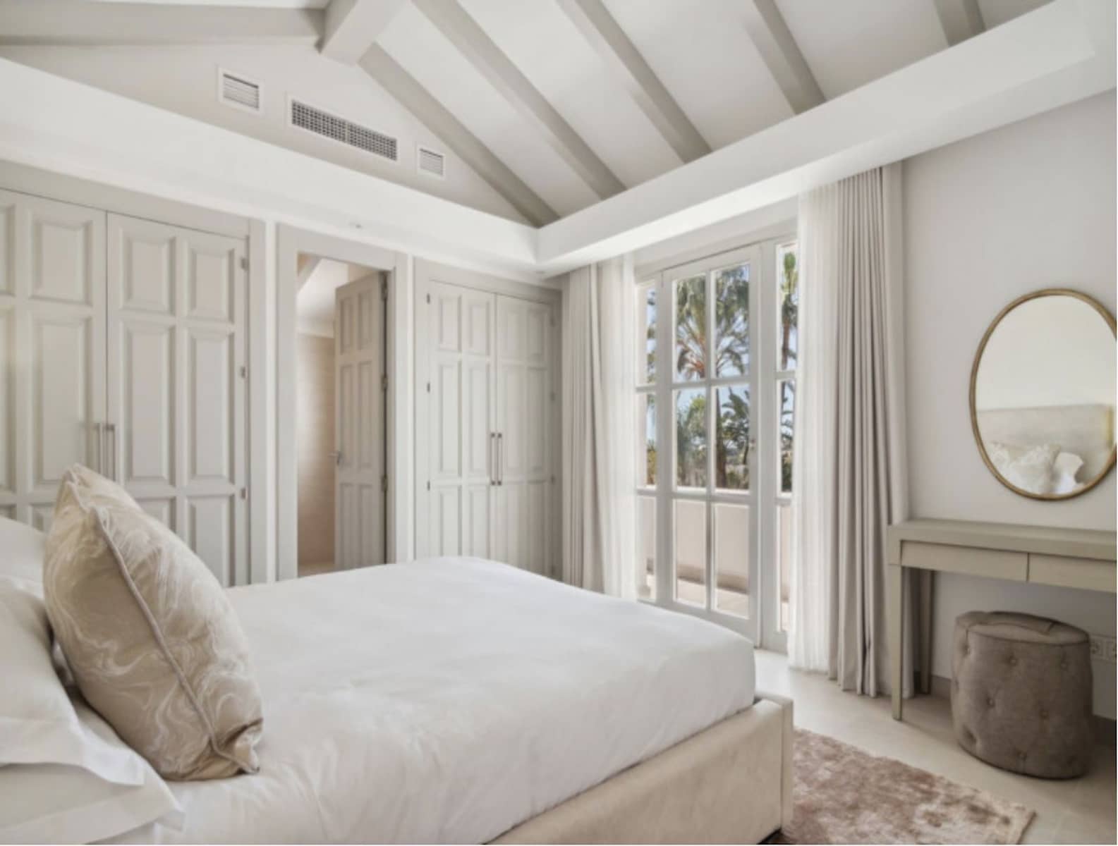 6 slaapkamer Villa te koop in Nueva Andalucia met zwembad garage - € 3.700.000 (Ref: 7762112)