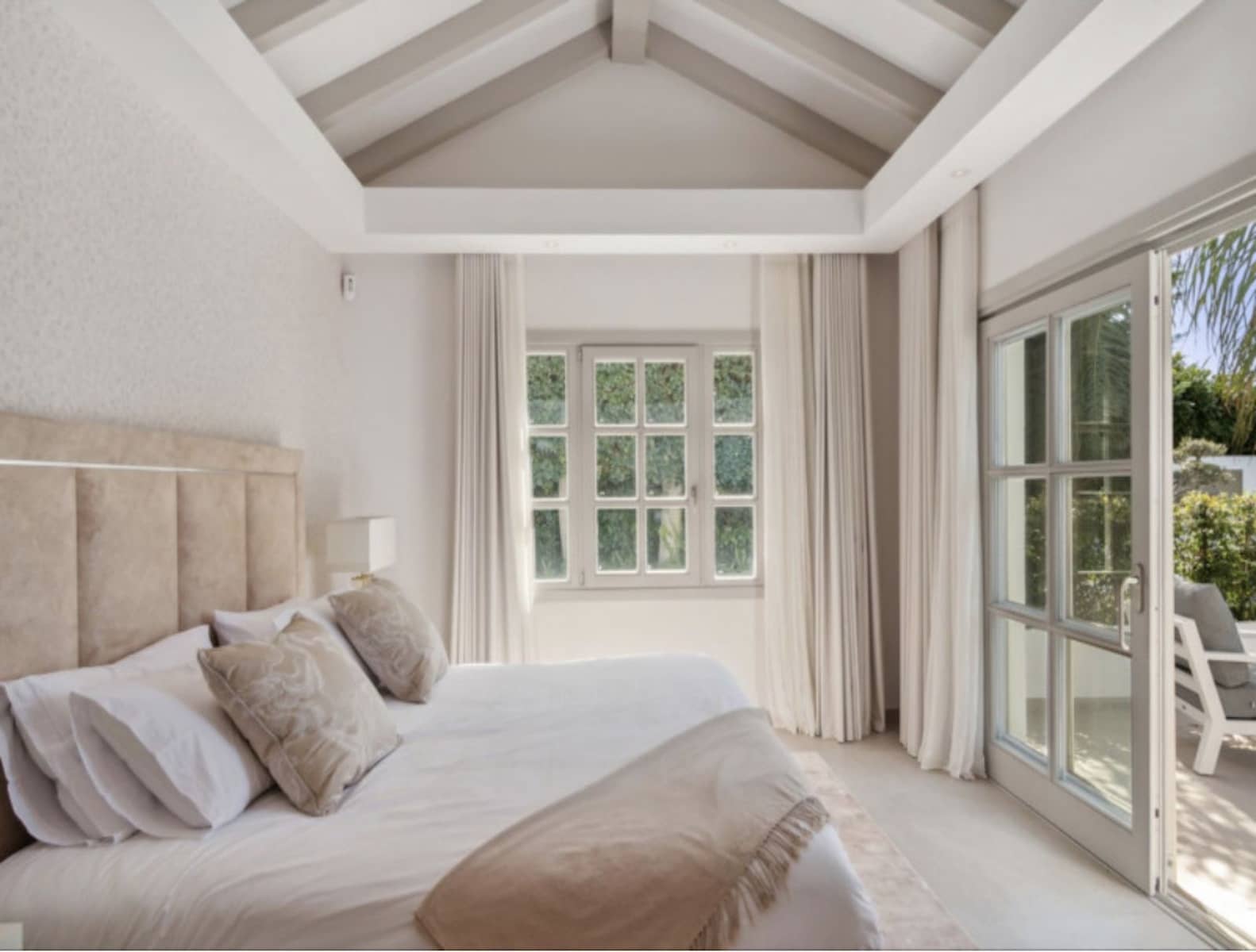 6 slaapkamer Villa te koop in Nueva Andalucia met zwembad garage - € 3.700.000 (Ref: 7762112)