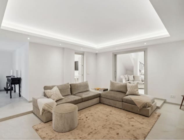 6 slaapkamer Villa te koop in Nueva Andalucia, Marbella met zwembad garage - € 3.700.000 (Ref: 7762112)