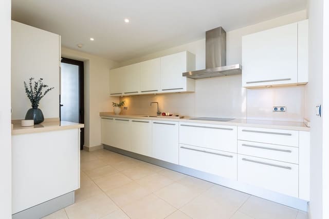 2 slaapkamer Penthouse te koop in Los Monteros, Marbella met zwembad - € 489.000 (Ref: 7762119)