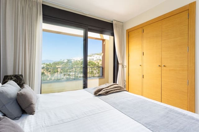 2 slaapkamer Penthouse te koop in Los Monteros, Marbella met zwembad - € 489.000 (Ref: 7762119)