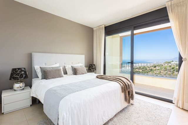 2 slaapkamer Penthouse te koop in Los Monteros, Marbella met zwembad - € 489.000 (Ref: 7762119)