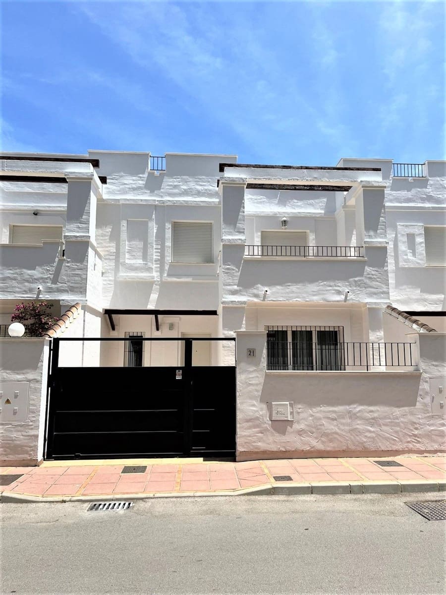 3 soveværelse Byhus til salg i Nueva Andalucia med swimmingpool garage - € 550.000 (Ref: 7762123)