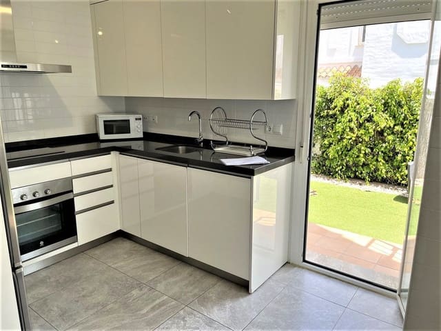 3 soverom Hus til salgs i Nueva Andalucia, Marbella med svømmebasseng garasje - € 550 000 (Ref: 7762123)