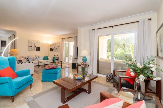 4 sypialnia Dom blizniak na sprzedaż w La Quinta, Benahavís z basenem garażem - 790 000 € (Ref: 7793206)