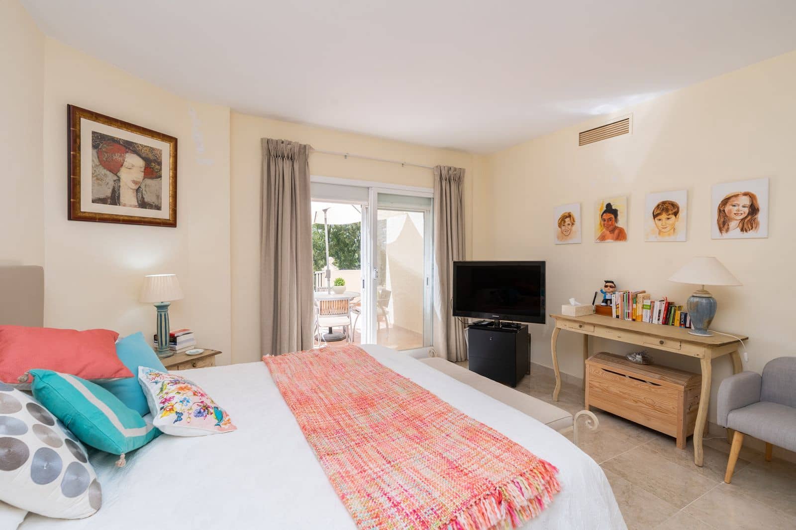 4 soveværelse Semi-Rækkehus til salg i La Quinta med swimmingpool garage - € 790.000 (Ref: 7793206)