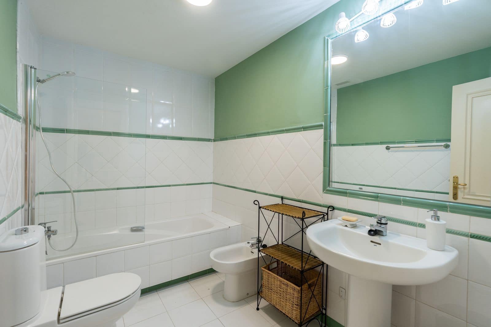 4 soveværelse Semi-Rækkehus til salg i La Quinta med swimmingpool garage - € 790.000 (Ref: 7793206)