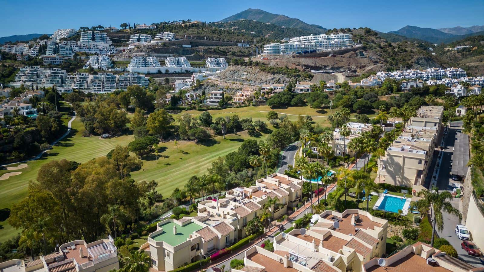 4 soveværelse Semi-Rækkehus til salg i La Quinta med swimmingpool garage - € 790.000 (Ref: 7793206)