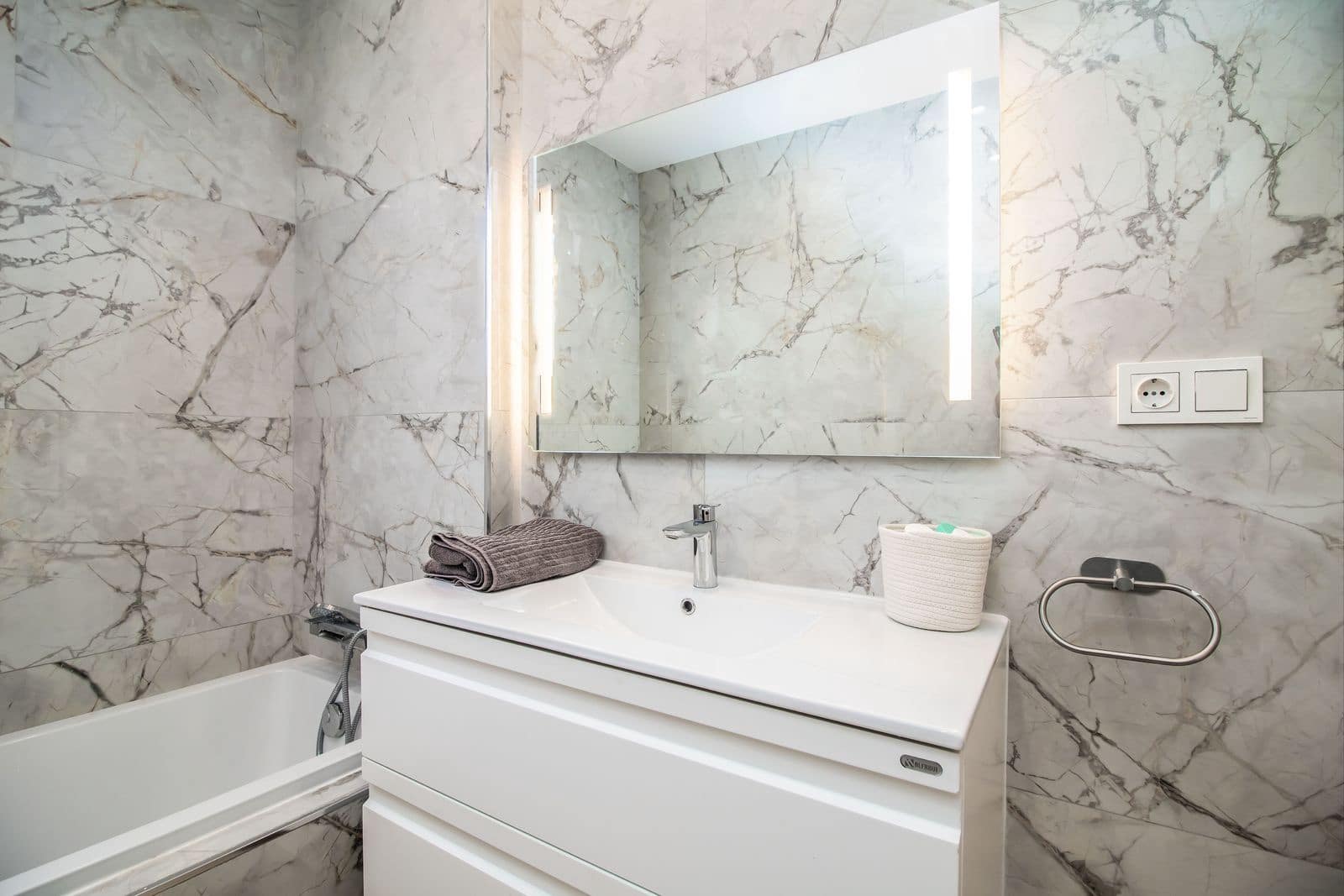 4 soverom Hus til salgs i Estepona med svømmebasseng garasje - € 780 000 (Ref: 7795513)