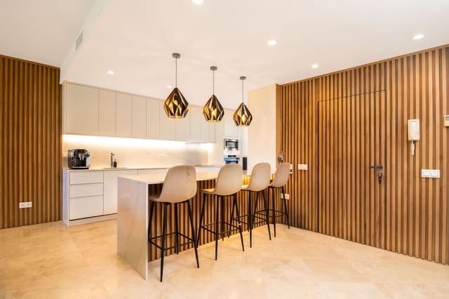 4 soverom Hus til salgs i Estepona med svømmebasseng garasje - € 780 000 (Ref: 7795513)