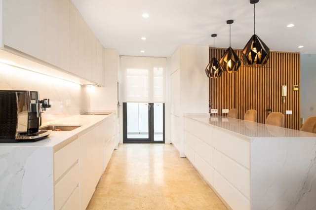 4 soverom Hus til salgs i Estepona med svømmebasseng garasje - € 780 000 (Ref: 7795513)