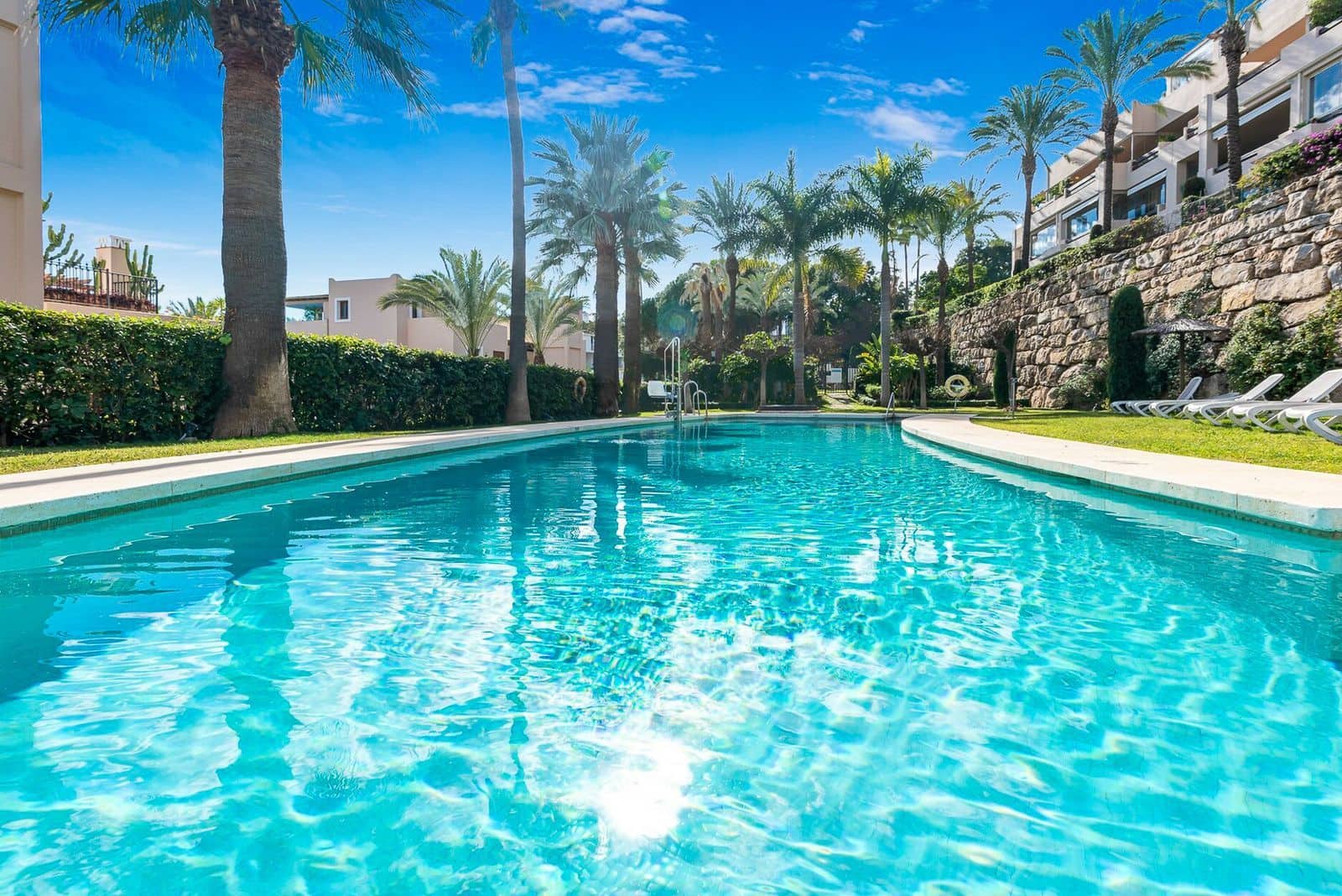 4 soverom Hus til salgs i Estepona med svømmebasseng garasje - € 780 000 (Ref: 7795513)