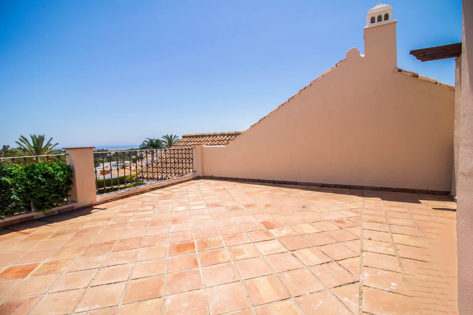 4 soverom Hus til salgs i Estepona med svømmebasseng garasje - € 780 000 (Ref: 7795513)