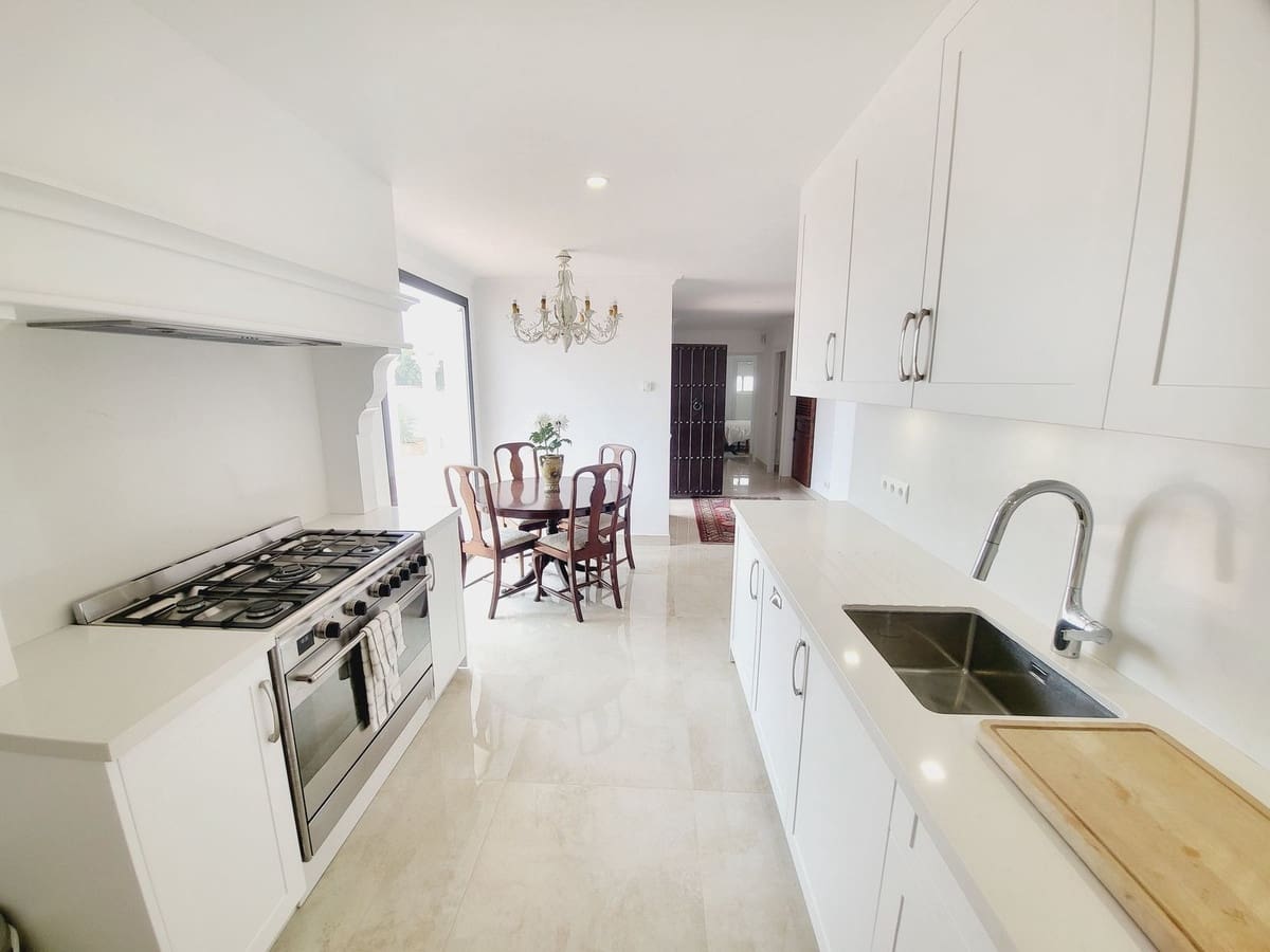 4 soverom Villa til salgs i La Cala de Mijas med svømmebasseng garasje - € 1 195 000 (Ref: 7808052)