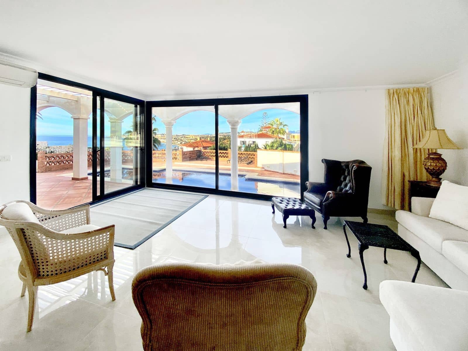 4 soverom Villa til salgs i La Cala de Mijas med svømmebasseng garasje - € 1 195 000 (Ref: 7808052)