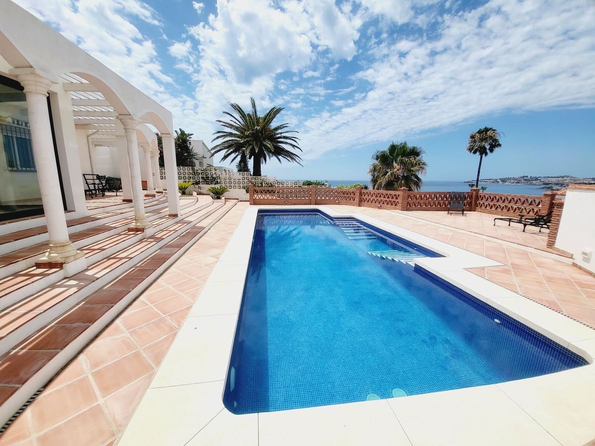 4 soverom Villa til salgs i La Cala de Mijas med svømmebasseng garasje - € 1 195 000 (Ref: 7808052)