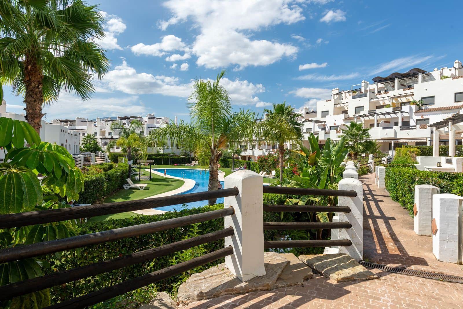 2 sovrum Lägenhet till salu i Estepona med pool garage - 380 000 € (Ref: 7827084)
