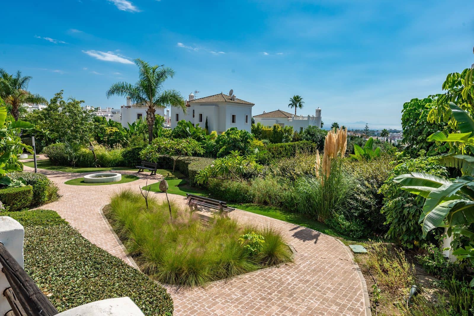 2 sovrum Lägenhet till salu i Estepona med pool garage - 380 000 € (Ref: 7827084)