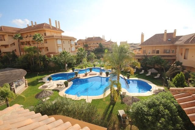 2 soveværelse Penthouse til salg i Aloha Golf med swimmingpool - € 550.000 (Ref: 7827120)