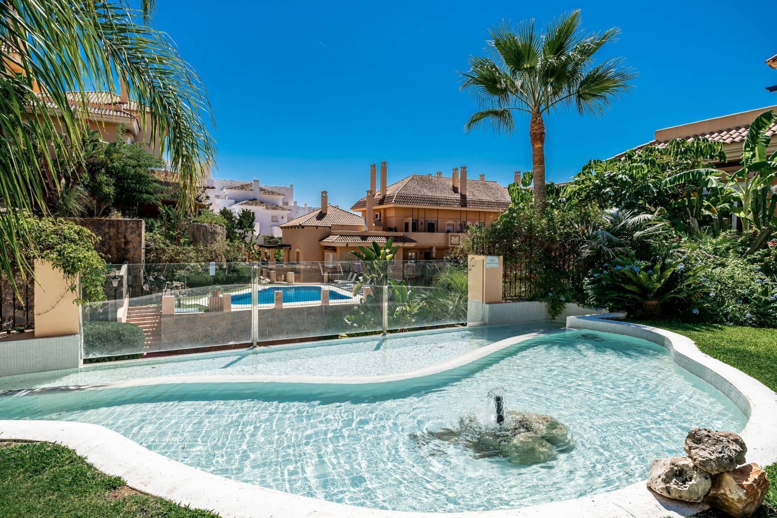 2 soveværelse Penthouse til salg i Aloha Golf med swimmingpool - € 550.000 (Ref: 7827120)