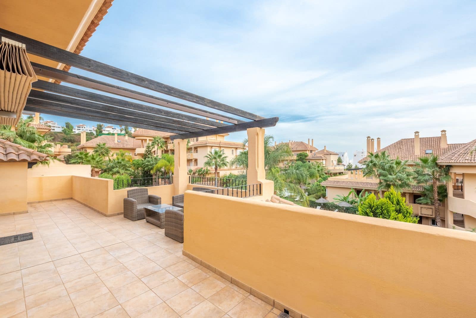 2 soveværelse Penthouse til salg i Aloha Golf med swimmingpool - € 550.000 (Ref: 7827120)