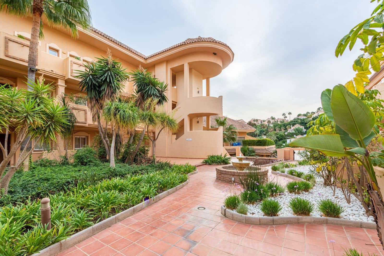 2 soveværelse Penthouse til salg i Aloha Golf med swimmingpool - € 550.000 (Ref: 7827120)