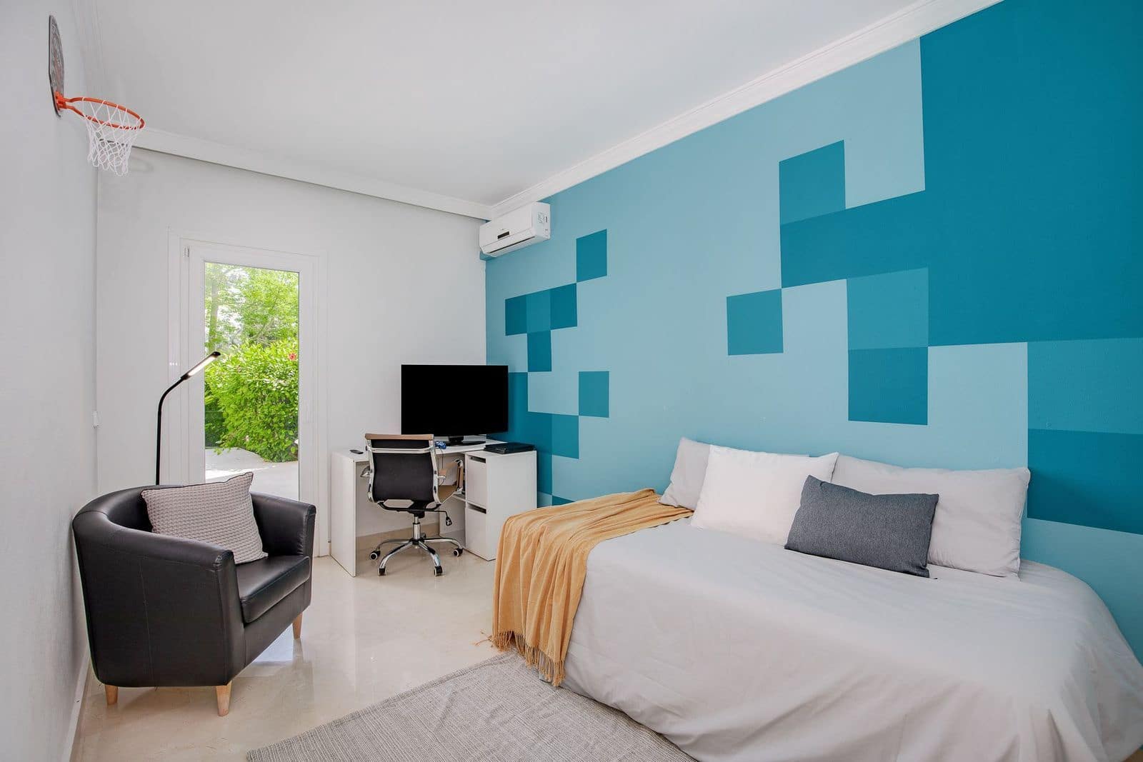 3 soveværelse Byhus til salg i La Quinta med swimmingpool garage - € 645.000 (Ref: 7835648)