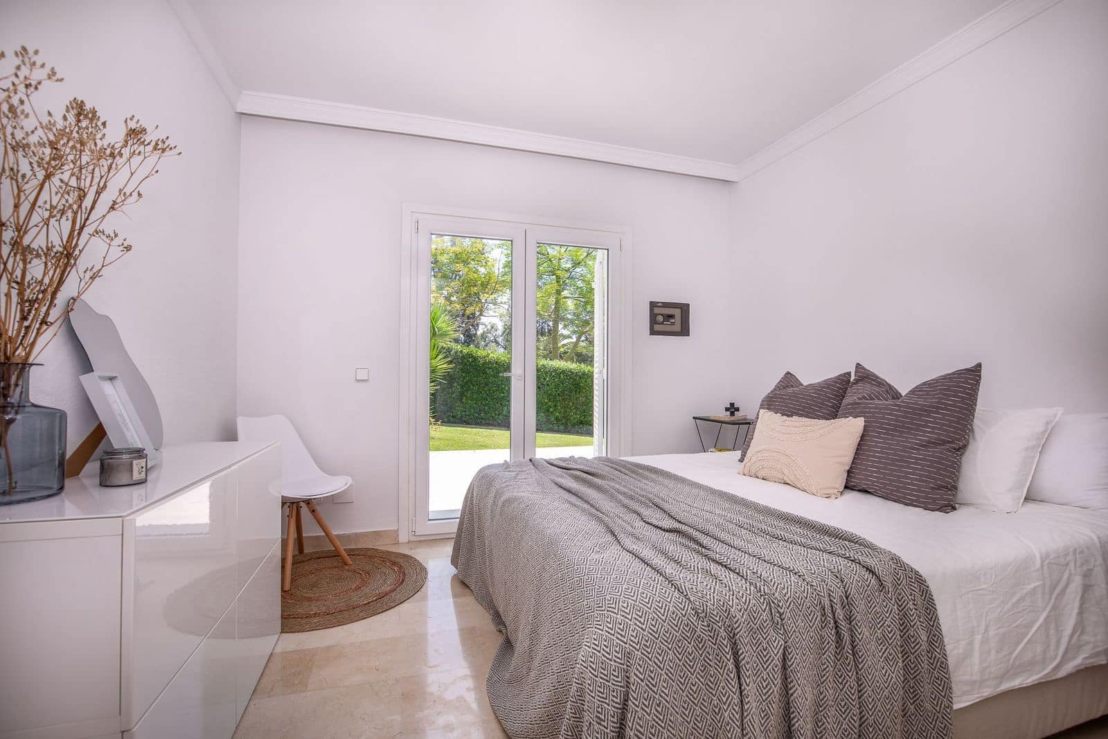 3 soveværelse Byhus til salg i La Quinta med swimmingpool garage - € 645.000 (Ref: 7835648)