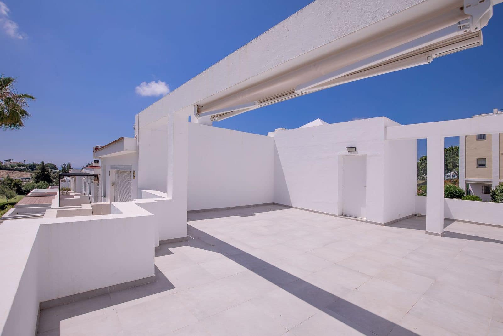 3 soveværelse Byhus til salg i La Quinta med swimmingpool garage - € 645.000 (Ref: 7835648)