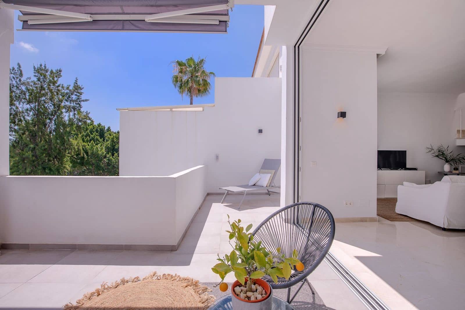 3 soveværelse Byhus til salg i La Quinta med swimmingpool garage - € 645.000 (Ref: 7835648)