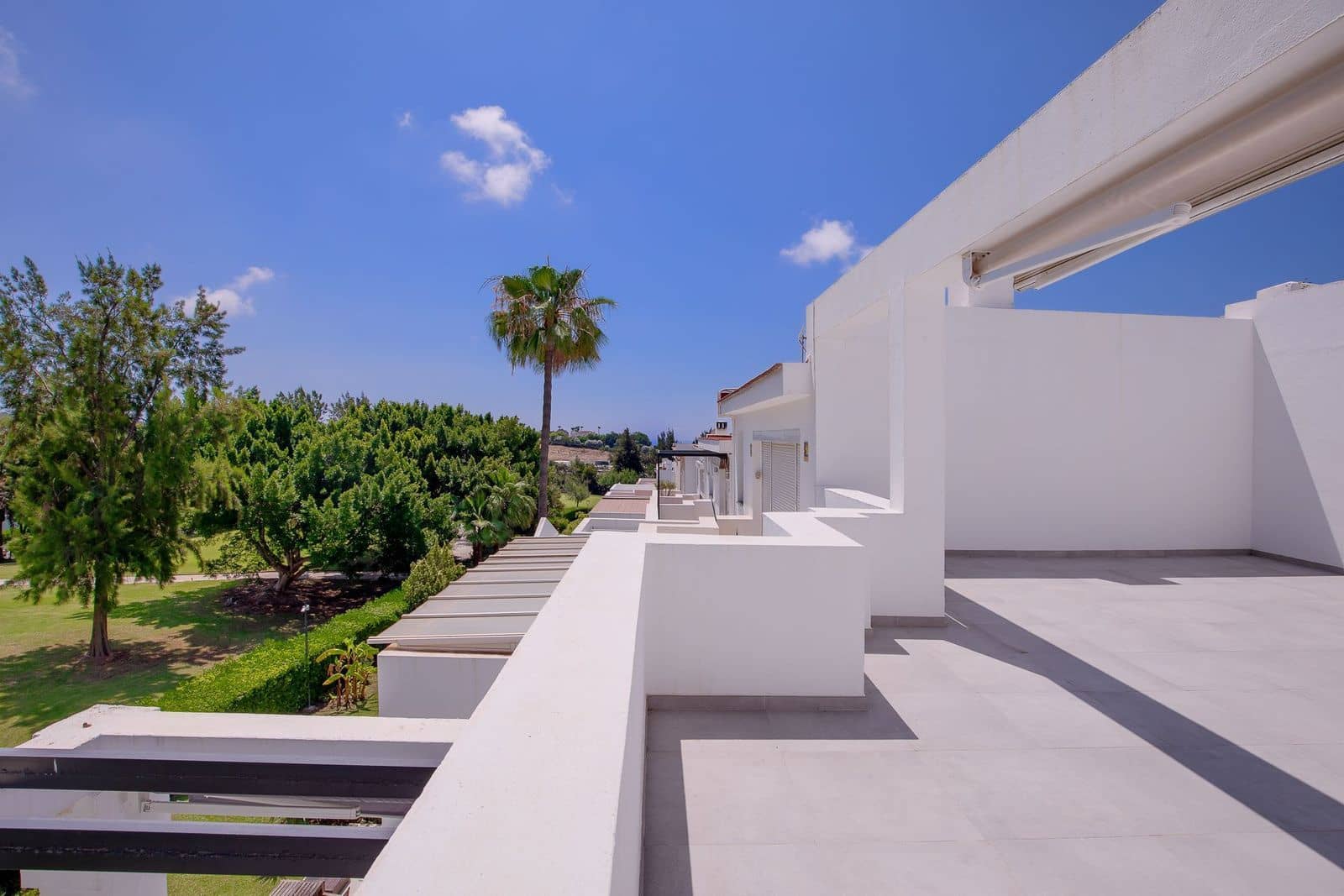 3 soveværelse Byhus til salg i La Quinta med swimmingpool garage - € 645.000 (Ref: 7835648)