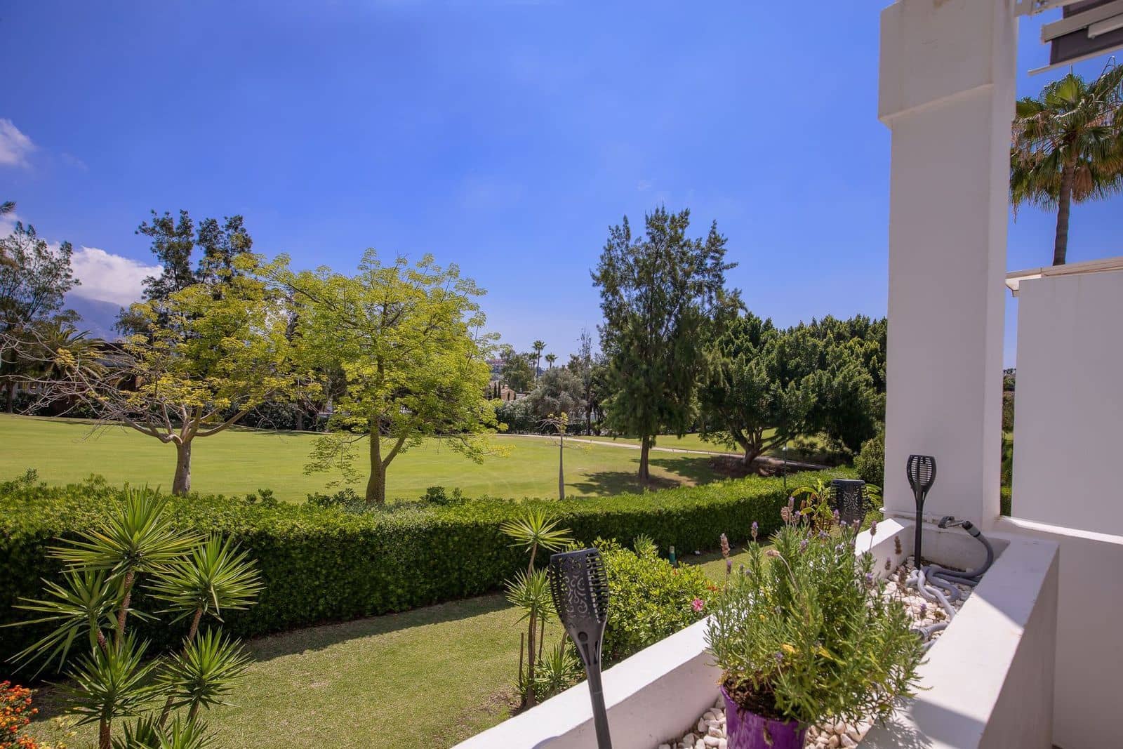 3 soveværelse Byhus til salg i La Quinta med swimmingpool garage - € 645.000 (Ref: 7835648)