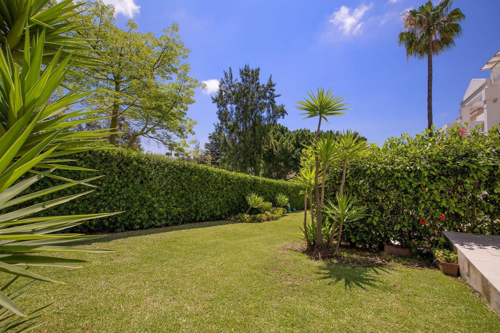 3 soveværelse Byhus til salg i La Quinta med swimmingpool garage - € 645.000 (Ref: 7835648)