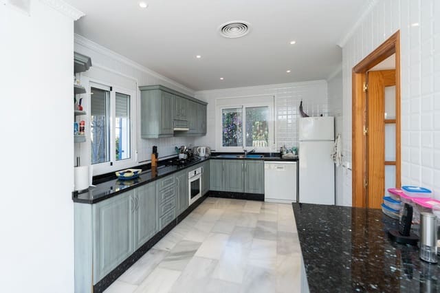 5 soverom Villa til salgs i Marbesa, Marbella med svømmebasseng - € 1 495 000 (Ref: 7843964)