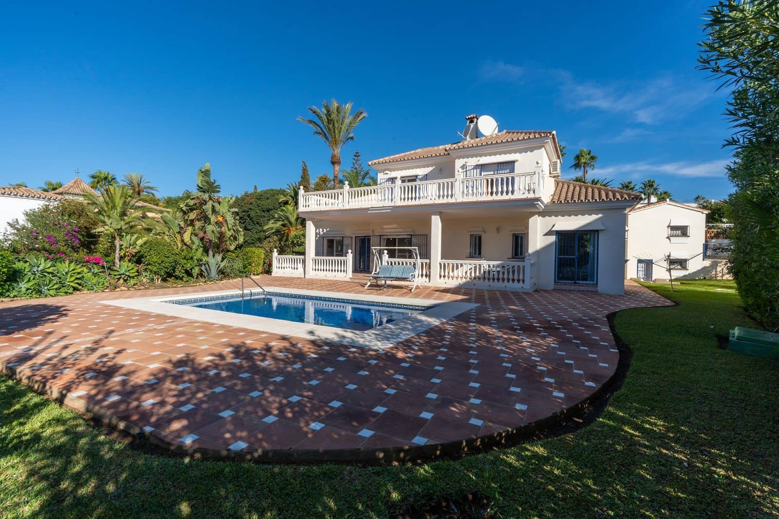 5 soveværelse Villa til salg i Marbesa med swimmingpool - € 1.495.000 (Ref: 7843964)