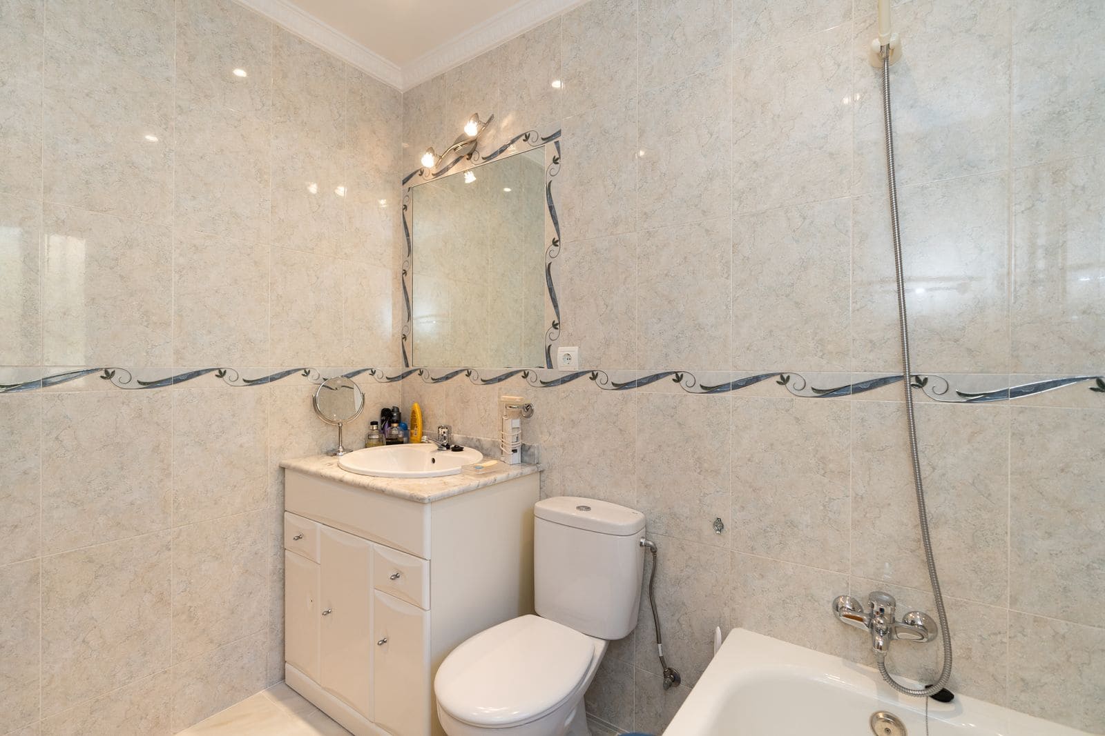 5 soveværelse Villa til salg i Marbesa med swimmingpool - € 1.495.000 (Ref: 7843964)