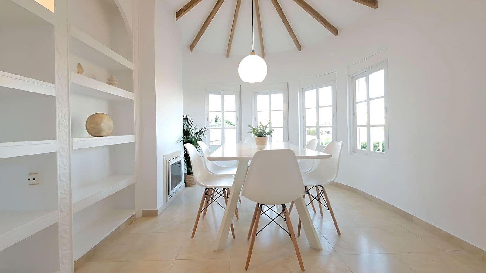 5 sovrum Villa till salu i Estepona med pool - 964 000 € (Ref: 7849917)