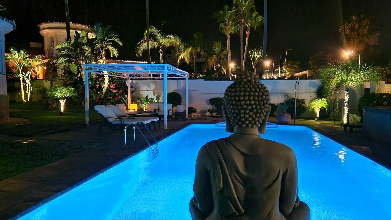 5 sovrum Villa till salu i Estepona med pool - 964 000 € (Ref: 7849917)