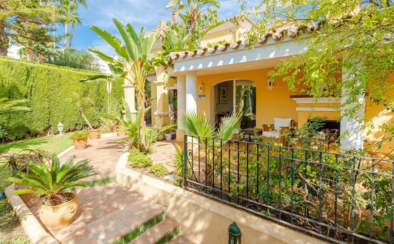 3 soveværelse Villa til salg i Bahia de Marbella med swimmingpool - € 1.900.000 (Ref: 7852590)
